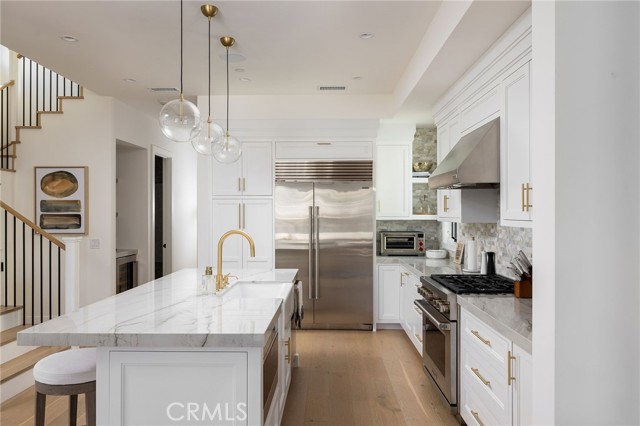 702 Poinsettia Avenue, Corona del Mar CA: https://media.crmls.org/medias/576b292c-3b7a-4b41-9245-8dbe59b4ddb2.jpg