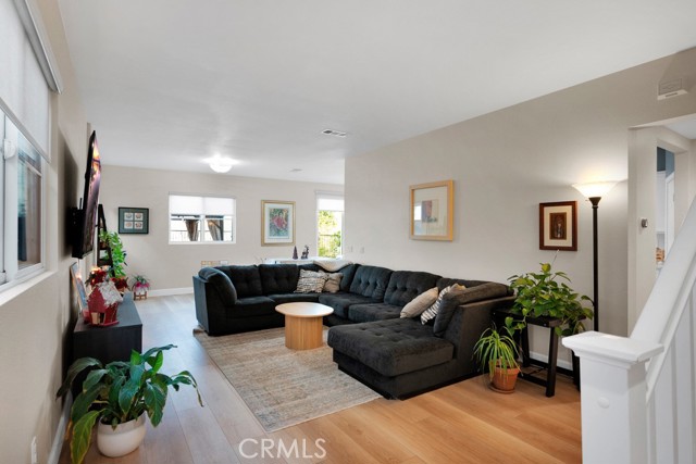 20022 Satsuma, Saugus CA: https://media.crmls.org/medias/576b2e27-e03e-4c21-98c7-683969756ce9.jpg