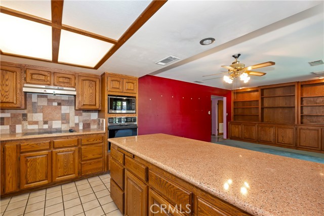 9850 Lombardy, Bloomington CA: https://media.crmls.org/medias/576b5931-3cac-447d-87c0-e3f3cbeee9b8.jpg