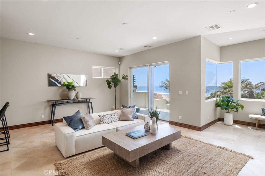 4308 The Strand