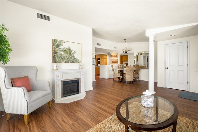 Detail Gallery Image 10 of 27 For 1581 Glenview  65-B, Seal Beach,  CA 90740 - 2 Beds | 2 Baths