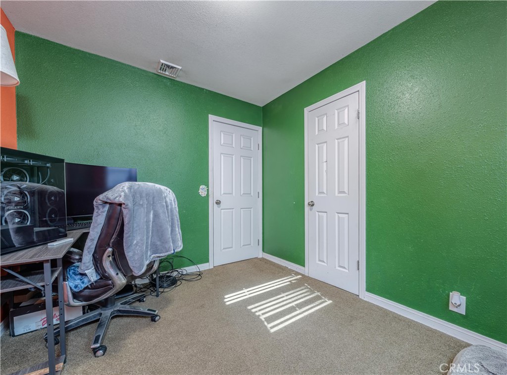 https://media.crmls.org/medias/576cc520-ac24-4d31-972c-b85014bdb130.jpg?preset=X-Large