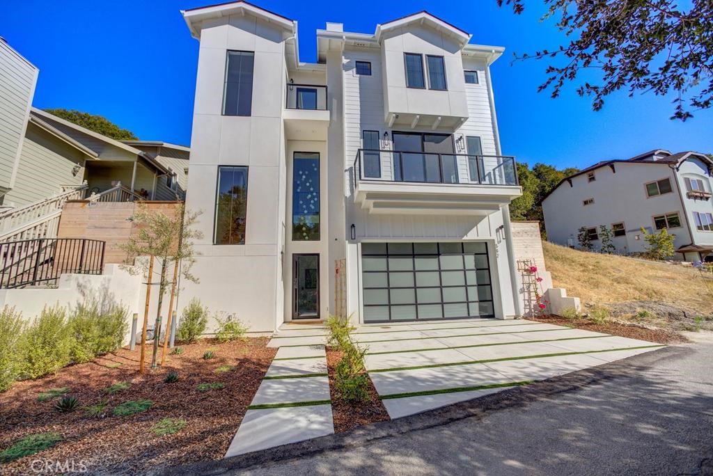582 Paseo Street
