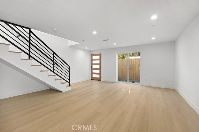 Detail Gallery Image 8 of 16 For 4513 Rosewood Ave #3,  Los Angeles,  CA 90004 - 3 Beds | 3 Baths