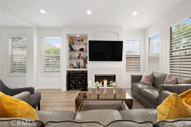 17 Crescent City, Irvine CA: https://media.crmls.org/medias/576e2b34-7ac7-4a4a-9d97-cd22fcd83516.jpg