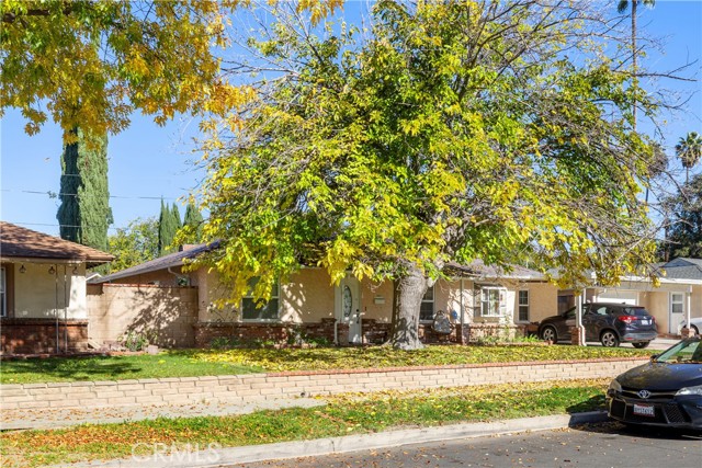 Detail Gallery Image 5 of 39 For 17419 Leadwell, Lake Balboa,  CA 91406 - 4 Beds | 2 Baths