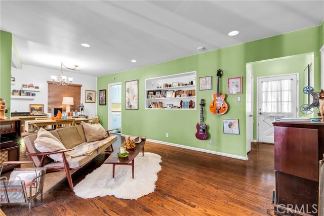 Detail Gallery Image 6 of 29 For 5425 Halbrent, Sherman Oaks,  CA 91411 - 3 Beds | 2 Baths