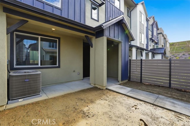 Detail Gallery Image 2 of 55 For 27321 Bear Creek Ln, Valencia,  CA 91381 - 4 Beds | 3/1 Baths