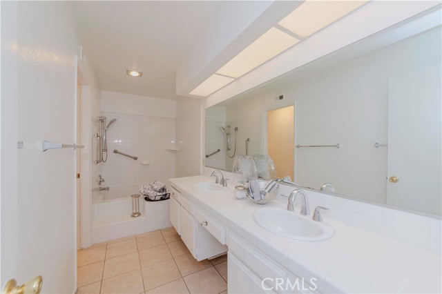 2501 Tiffany Place, Fullerton CA: https://media.crmls.org/medias/5770027e-1584-4381-b362-9217cc627739.jpg