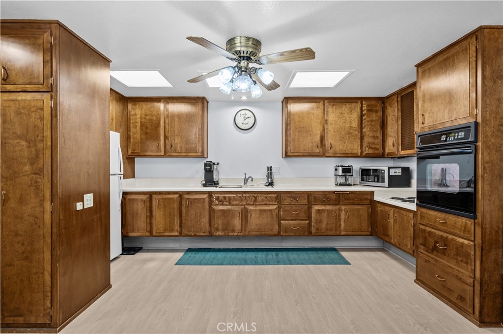 https://media.crmls.org/medias/57708cfa-dff3-4139-b97b-24181e21bc66.jpg?preset=X-Large