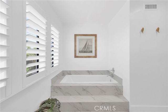 Detail Gallery Image 27 of 39 For 2300 Margaret Dr, Newport Beach,  CA 92663 - 4 Beds | 3 Baths