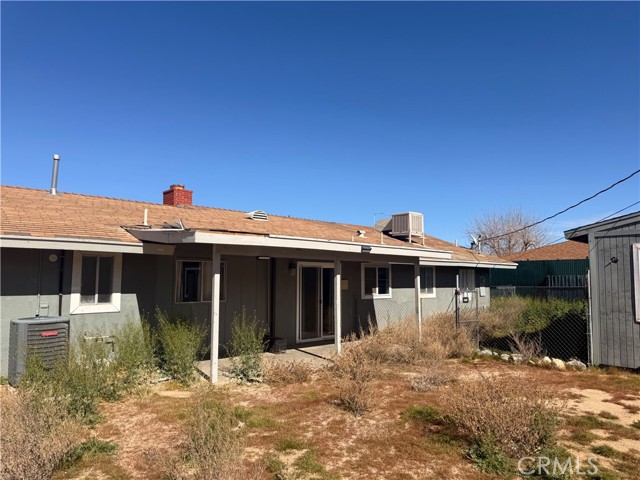 Detail Gallery Image 4 of 8 For 55519 Iona, Yucca Valley,  CA 92284 - 4 Beds | 2 Baths