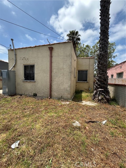 4170 4th Avenue, Los Angeles CA: https://media.crmls.org/medias/57720fef-d324-4bfb-8e85-6bf26ecd3418.jpg
