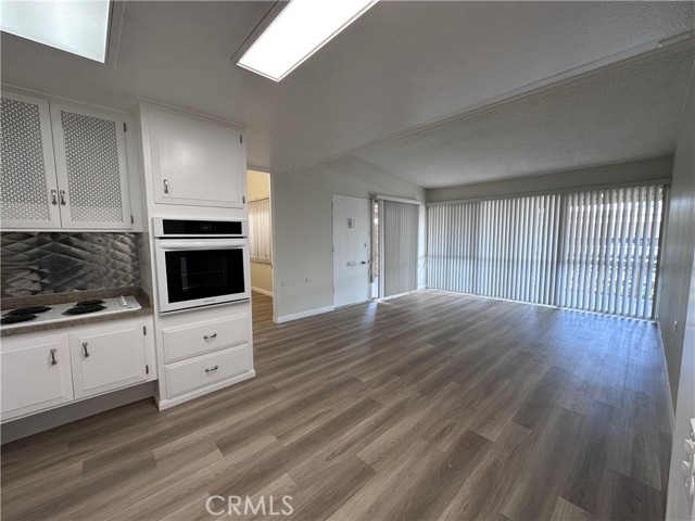 1600 Northwood Road, Seal Beach CA: https://media.crmls.org/medias/57733196-4cc1-457a-b80f-65bde746767b.jpg