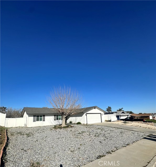 Detail Gallery Image 2 of 22 For 12790 Desert Creek Cir, Victorville,  CA 92395 - 3 Beds | 2 Baths