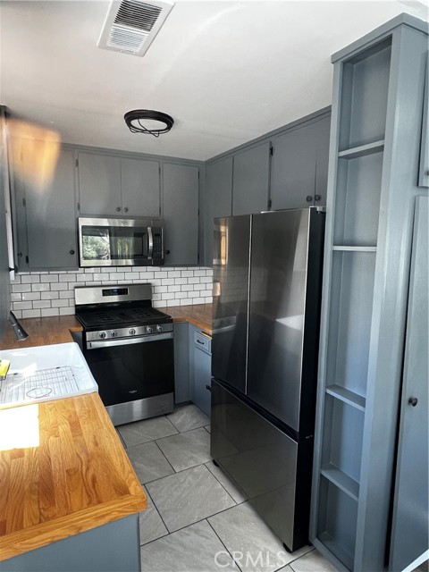 Detail Gallery Image 4 of 14 For 18197 Sundowner Way #812,  Canyon Country,  CA 91387 - 3 Beds | 2 Baths