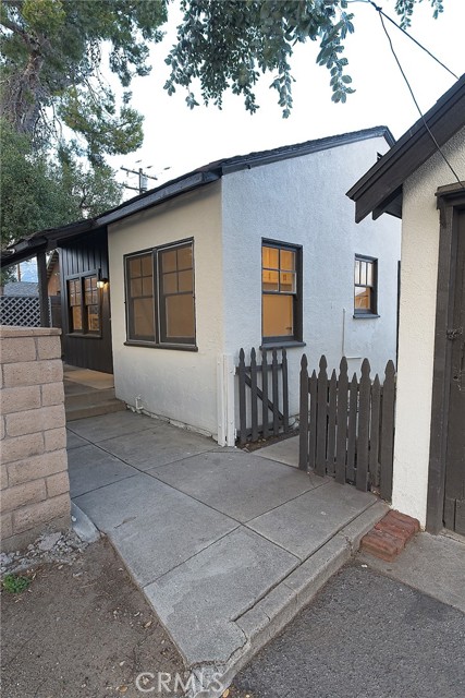 550 N 1st Avenue, Upland CA: https://media.crmls.org/medias/57780547-1ad8-4ffe-a8f5-0122b6554f68.jpg