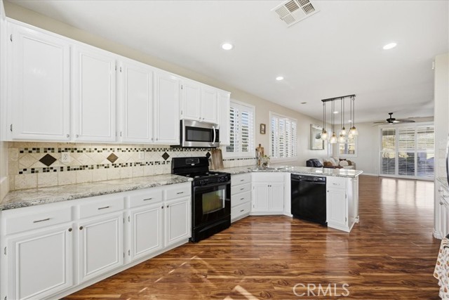 Detail Gallery Image 12 of 43 For 24884 Butterchurn, Wildomar,  CA 92595 - 4 Beds | 3 Baths