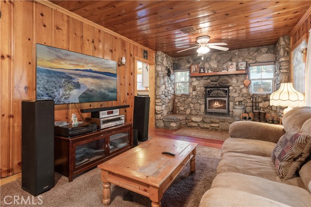 Detail Gallery Image 6 of 15 For 805 Sugarloaf Bld, Big Bear City,  CA 92314 - 3 Beds | 2 Baths