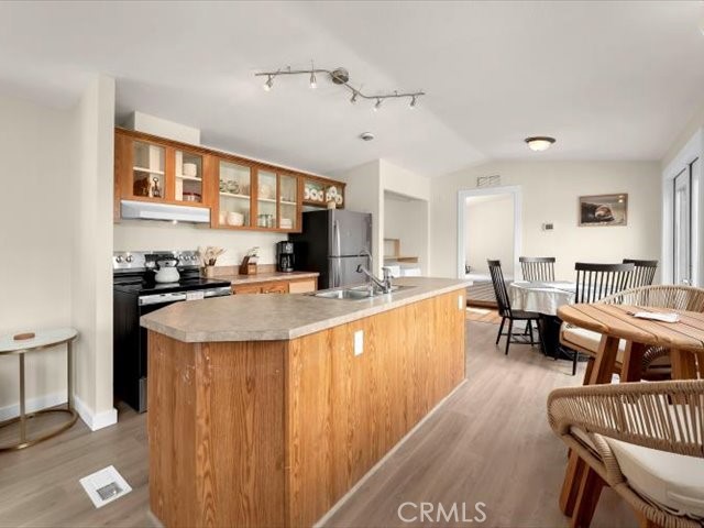 https://media.crmls.org/medias/577b48e9-fb73-4407-8e05-6f1e806550ed.jpg?preset=X-Large