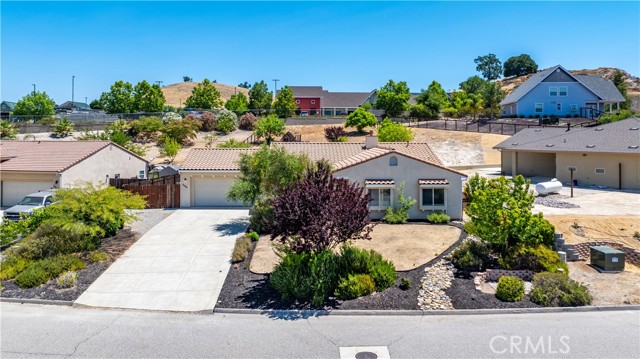 Image 4 of 71 For 2245 Holly Drive