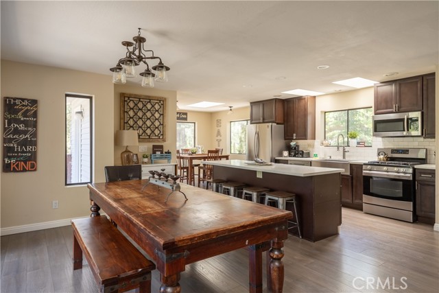 Detail Gallery Image 11 of 45 For 42592 Donez Way, Big Bear Lake,  CA 92315 - 9 Beds | 5/1 Baths