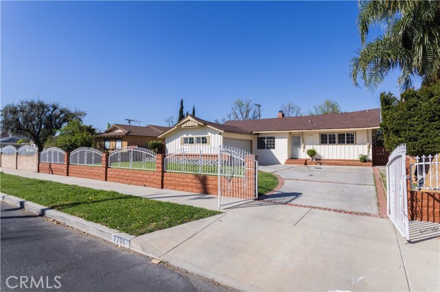 Detail Gallery Image 4 of 33 For 7701 Orion Ave, Van Nuys,  CA 91406 - 3 Beds | 2 Baths