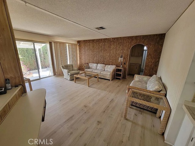 18 Tahquitz Court, Camarillo CA: https://media.crmls.org/medias/57809380-5a62-48ba-9035-a147c4e5b15b.jpg