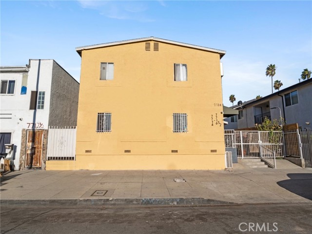 7714 S Broadway, Los Angeles CA: https://media.crmls.org/medias/5780c408-323b-4fd7-9b2d-505ab540f5b2.jpg