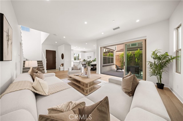 Detail Gallery Image 2 of 30 For 310 Carefree, Irvine,  CA 92618 - 4 Beds | 3 Baths