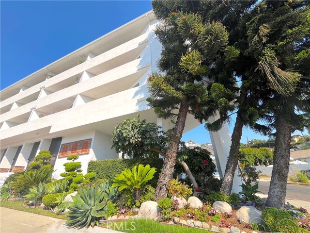 100 Cliff Drive, Laguna Beach CA: https://media.crmls.org/medias/5781597d-7364-4ad5-bc27-5334e8bc61f1.jpg