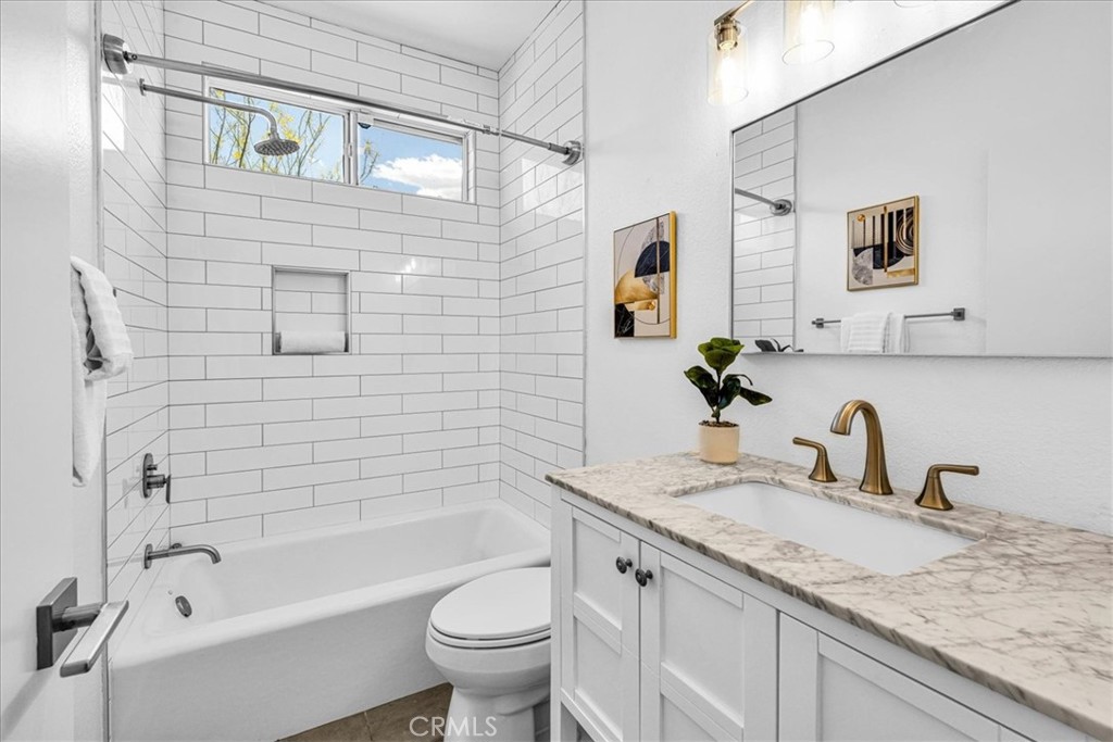 MLS #OC25102142 image #33