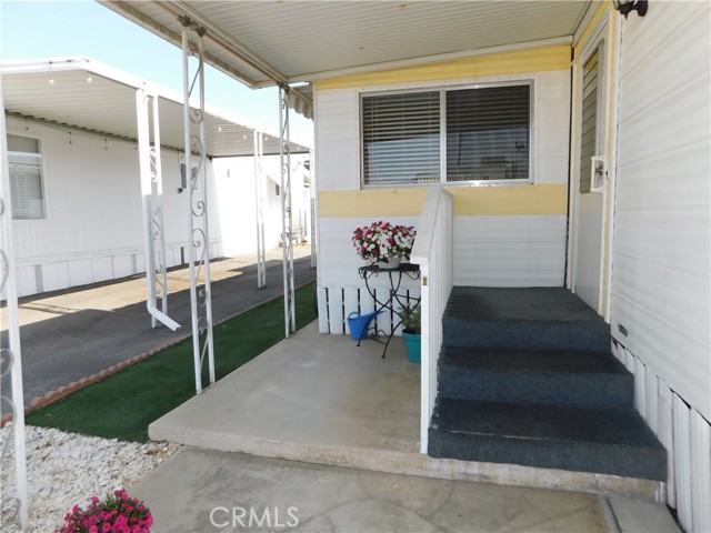 1001 S 3rd Street, Calimesa CA: https://media.crmls.org/medias/57830638-1cbc-48dc-8fed-1c36b8aec255.jpg
