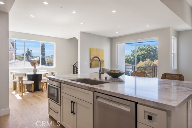 2405 Mathews Avenue, Redondo Beach CA: https://media.crmls.org/medias/5784a245-6c3e-4321-a78b-78431004866c.jpg