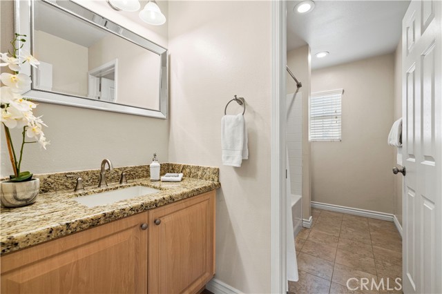 27139 Saddlepeak Trail, Valencia CA: https://media.crmls.org/medias/5784b6c9-2bb4-45fa-996a-4ff5f72a6495.jpg