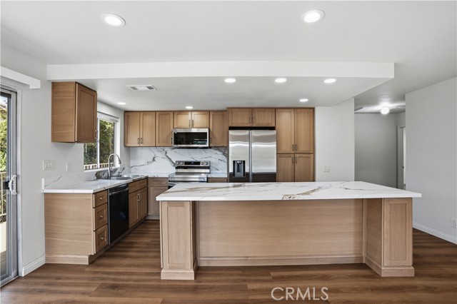 Detail Gallery Image 13 of 43 For 22082 Loch Lomond Dr, Canyon Lake,  CA 92587 - 2 Beds | 2 Baths