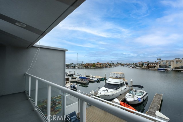 4073 Aladdin Drive, Huntington Beach CA: https://media.crmls.org/medias/57859e40-e93b-4705-8d6e-7c8b11d8ce5e.jpg