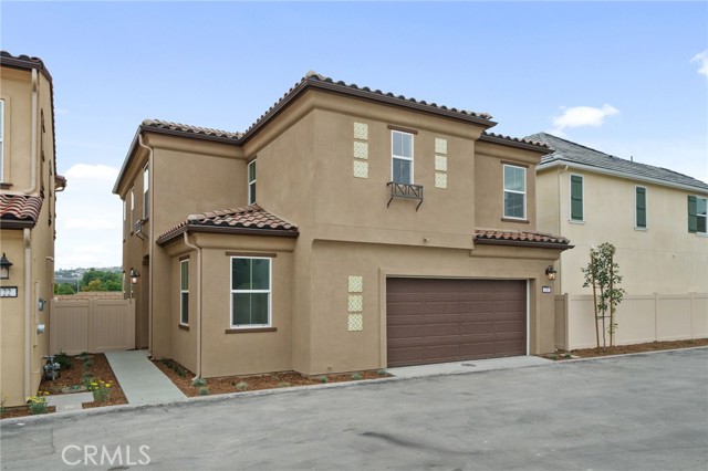 Detail Gallery Image 1 of 28 For 124 Hudson, Pomona,  CA 91766 - 3 Beds | 2/1 Baths