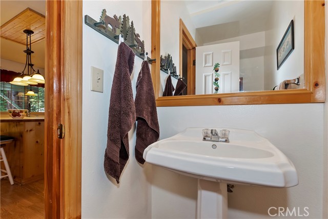 Detail Gallery Image 11 of 27 For 31425 Oakleaf Dr, Running Springs,  CA 92382 - 2 Beds | 1/1 Baths