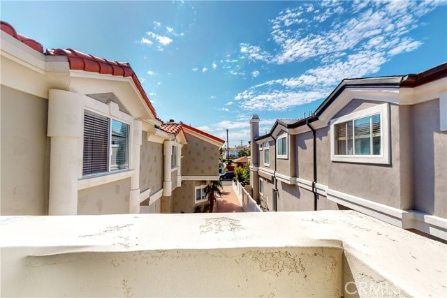 2209 Robinson Street, Redondo Beach, California 90278, 4 Bedrooms Bedrooms, ,2 BathroomsBathrooms,Residential,Sold,Robinson,WS22200228