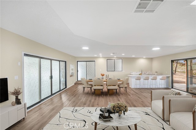 Detail Gallery Image 6 of 33 For 9149 Braceo Street, Oak Hills,  CA 92344 - 4 Beds | 3/1 Baths