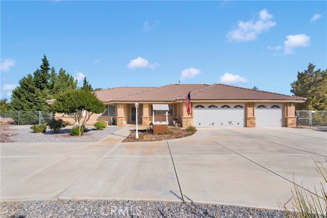 14908 Dakota Road, Apple Valley CA: https://media.crmls.org/medias/578a23ef-9390-4215-9614-e955d54fc621.jpg