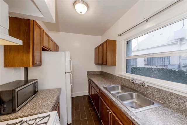 Detail Gallery Image 12 of 21 For 635 Elm Ave #8,  Long Beach,  CA 90802 - 0 Beds | 1 Baths