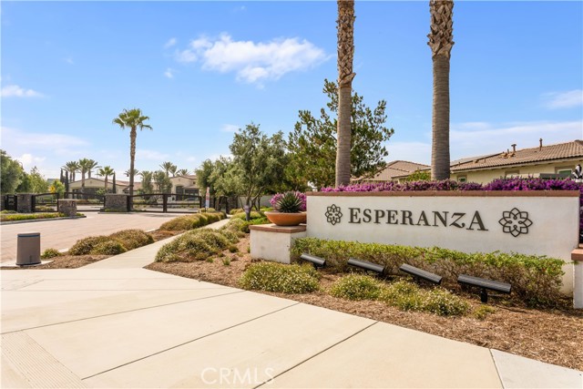 4071 E Amigos Privado, Ontario CA: https://media.crmls.org/medias/578b8f66-6e1b-4c7f-a4f4-375c58dcb54d.jpg