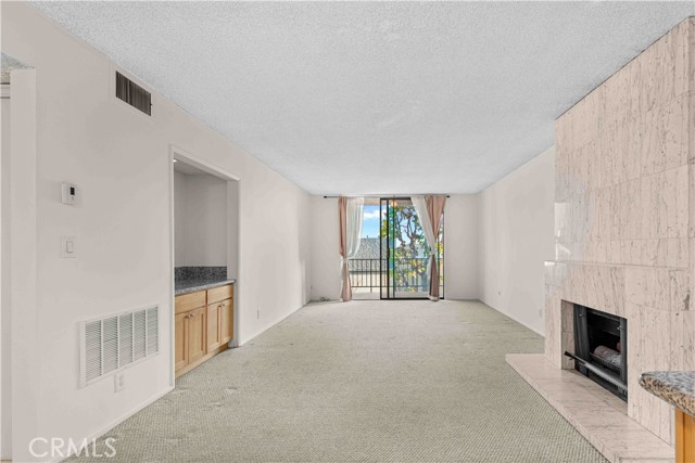 Detail Gallery Image 16 of 48 For 1401 Valley View Rd #215,  Glendale,  CA 91202 - 2 Beds | 2 Baths