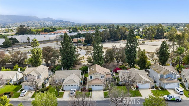 831 Arbor Cir, La Verne CA: https://media.crmls.org/medias/578eae1e-eb61-43ae-98f2-70b0f4a7d2a6.jpg