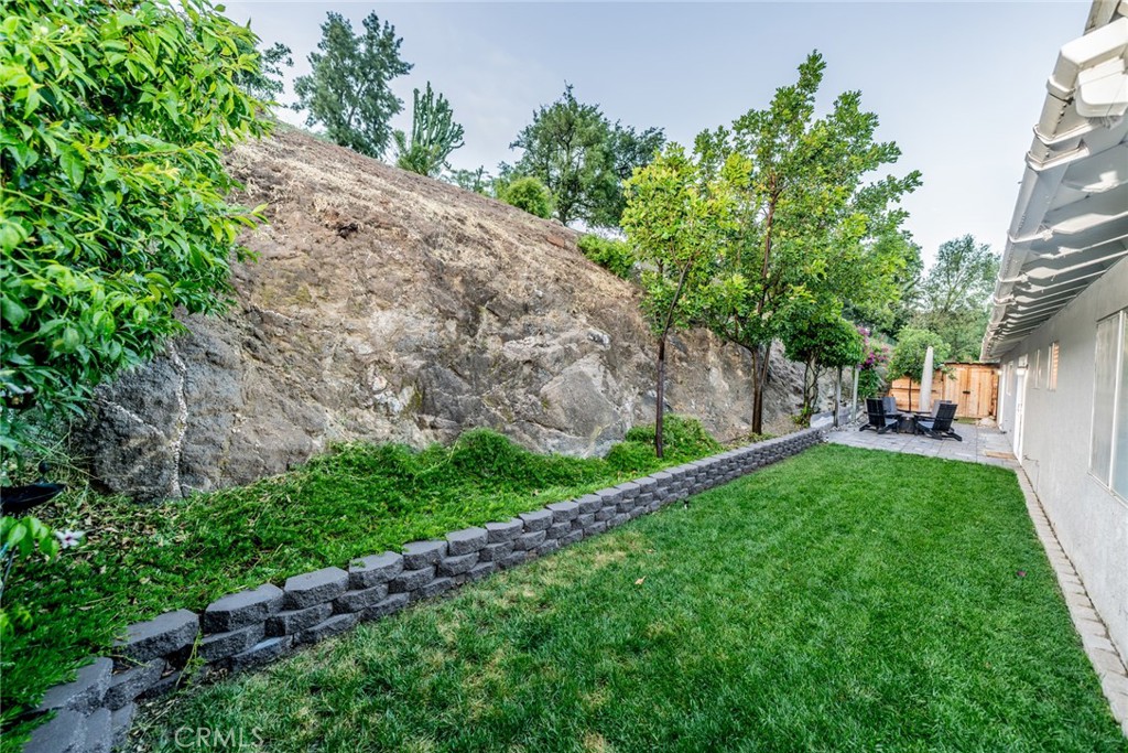https://media.crmls.org/medias/578fd76d-8992-41b5-8453-aaf139eb56ce.jpg?preset=X-Large