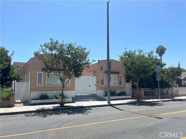 1222 E 10th Street, Long Beach CA: https://media.crmls.org/medias/57901807-0515-499b-84c0-3765069515c9.jpg