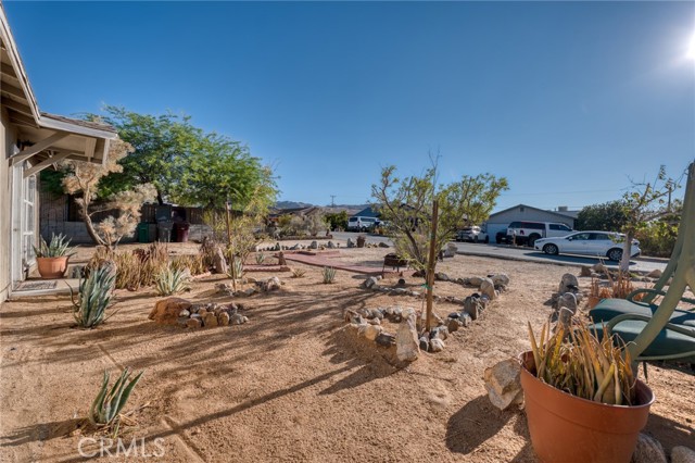 6631 Ivanpah Avenue, 29 Palms, California 92277, 2 Bedrooms Bedrooms, ,1 BathroomBathrooms,Single Family Residence,For Sale,Ivanpah,JT24158191