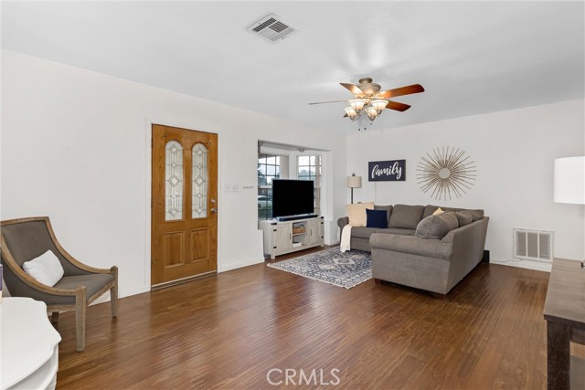 Detail Gallery Image 3 of 25 For 35194 Velardo, Yucaipa,  CA 92399 - 4 Beds | 2 Baths